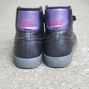 Womans Nikes Black and Purple Midtop